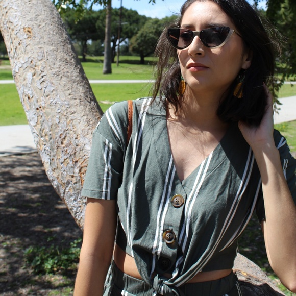 🚨END OF SUMMER SALE// Olive green crop top - Picture 4 of 8